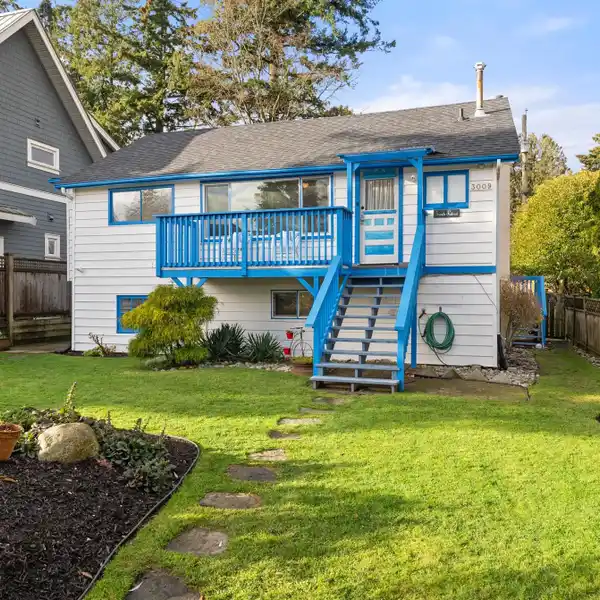 VERSATILE HOME IN A VIBRANT SEASIDE COMMUNITY