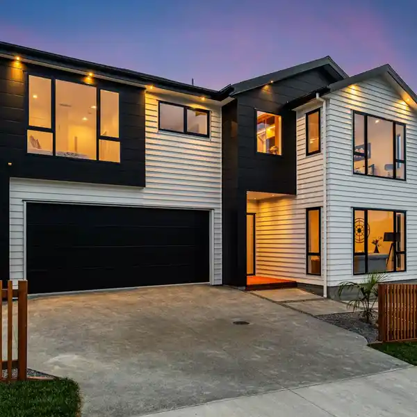 SUNNY DESIGNER HOME WITH DECK