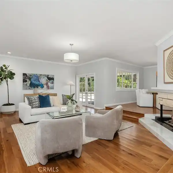 LUXURY HOME IN THE HEART OF PRESTIGIOUS VILLA PARK
