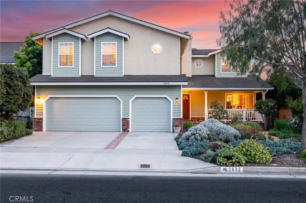 Rare Rossmoor Highlands Find