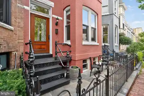 Charming Rowhouse with Original Hardwood