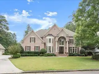 Stunning Estate on Private Cul-De-Sac Lot in Seven Oaks