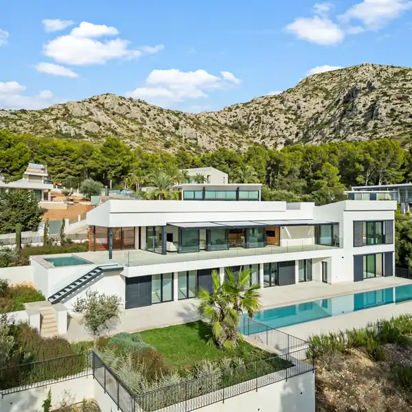 SPECTACULAR BRAND NEW VILLA