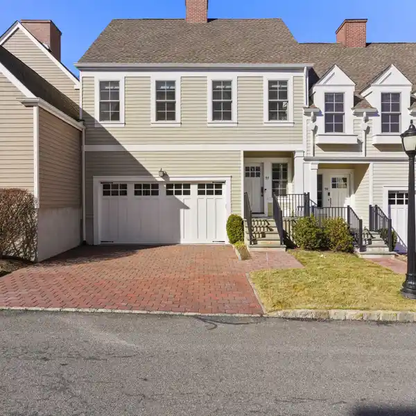 COMPLETELY UPDATED TOWNHOUSE IN PALMER HILL