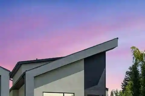 An Elevated Lifestyle in a Desirable Community