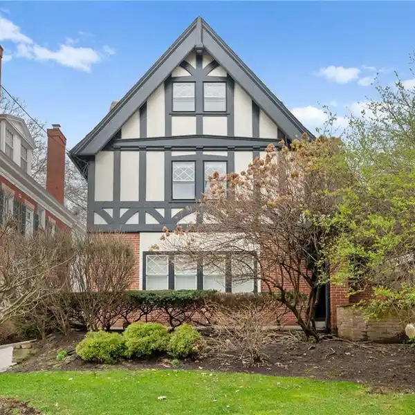 BEAUTIFULLY UPDATED TUDOR