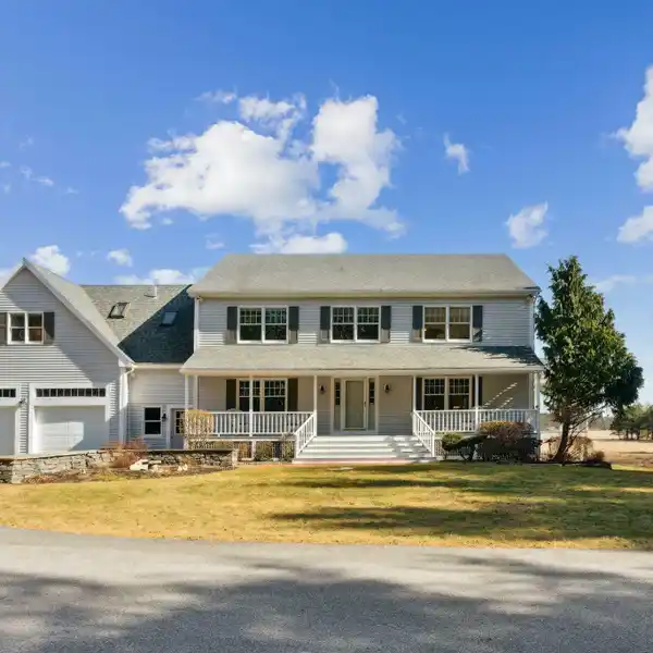 SPACIOUS CUSTOM HOME ON 8.4 PICTURESQUE ACRES