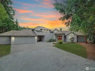 Prime and Private Estate on Lake Shoecraft