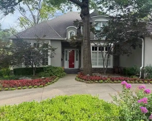ULTIMATE ENTERTAINER’S HOME WITH THEATER ROOM