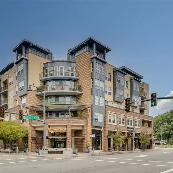 SPECTACULAR TOP-FLOOR PENTHOUSE