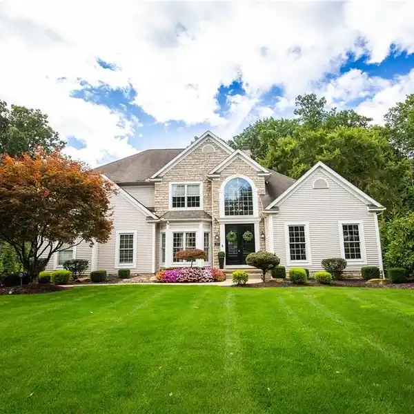GORGEOUS FIVE BEDROOM HOME