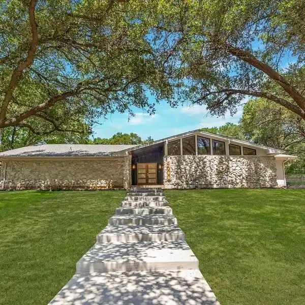 FULLY RENOVATED MID-CENTURY MODERN HOME REMODELED BY ENCORE BUILDERS