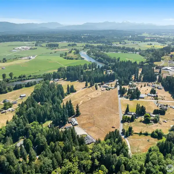 EXCEPTIONAL 10-ACRE EQUESTRIAN ESTATE