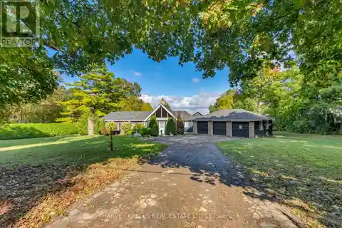 Serene Lakefront Retreat on Puslinch Lake