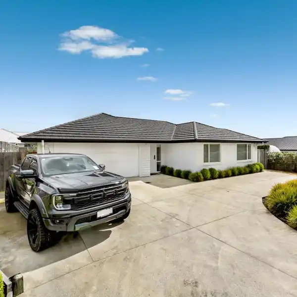 GENUINE SINGLE-LEVEL HOME WITH ADDITIONAL INDEPENDENT HOME