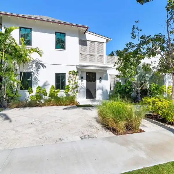 CONTEMPORARY NEW CONSTRUCTION HOME ON AN OVERSIZED LOT