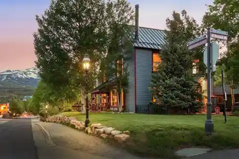 Historic Breckenridge Victorian Steps from Main