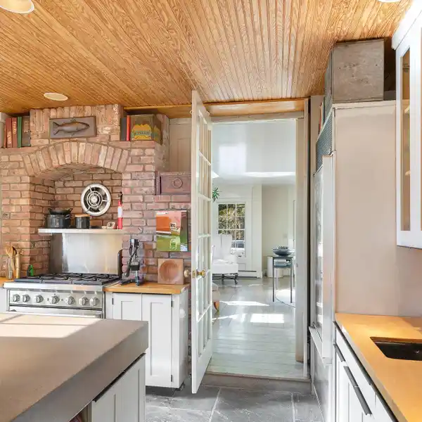 BOUTIQUE 20TH CENTURY TRADITIONAL