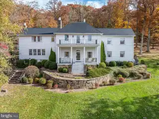 Expansive 5-Bedroom Home on 5.5 Acres