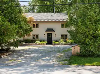 Four-Season Retreat in the Heart of Cottage Country