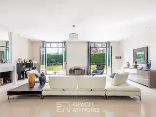 Elegant Residence Steps to the Marne