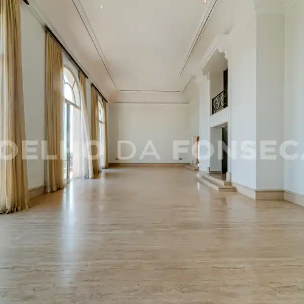 LUXURY PENTHOUSE IN THE HEART OF JARDINS