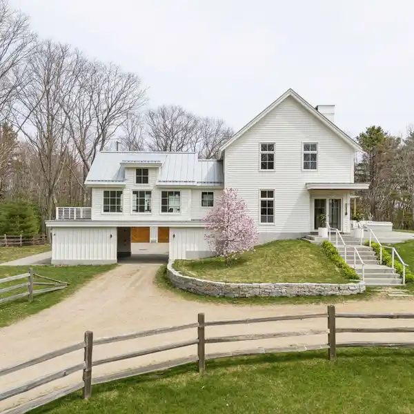 MAGICAL RETREAT ON THE MAINE COAST