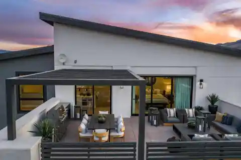 Penthouse Villa Overlooking Paseo