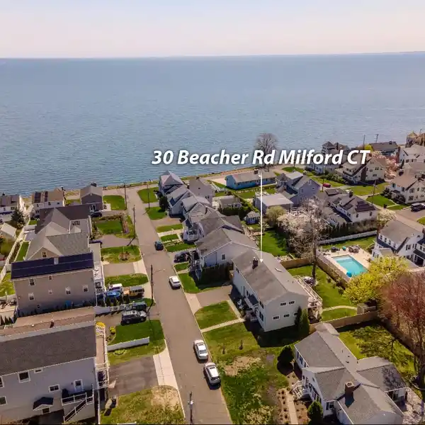 WATER VIEW HOME IN SOUGHT-AFTER MORNINGSIDE