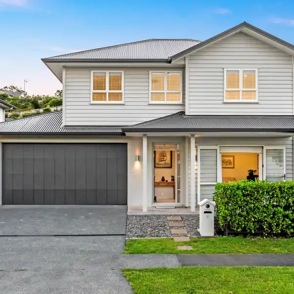 NORTH-FACING FAMILY HOME WITH MOUNTAIN VIEWS