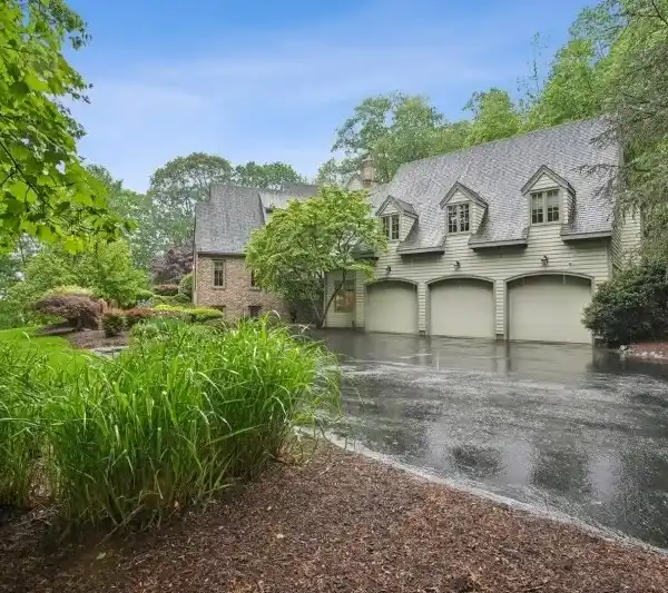 PEACEFUL SECLUSION