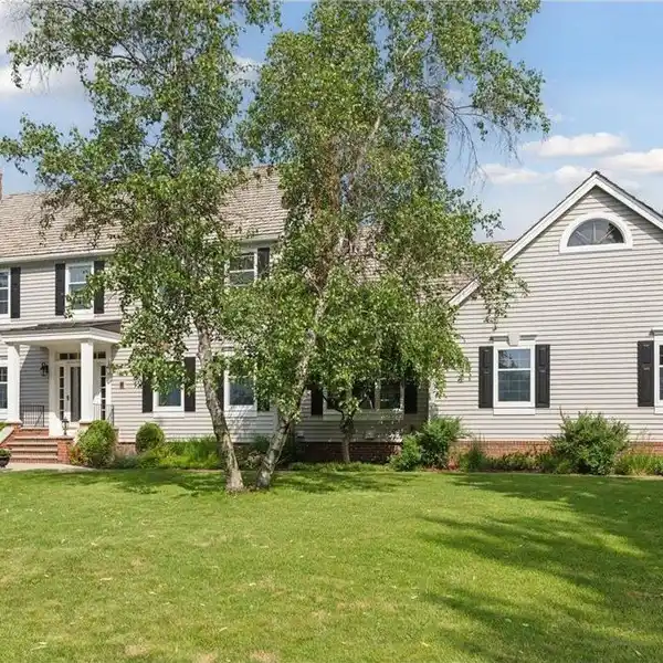 CLASSIC COLONIAL IN BELL OAKS