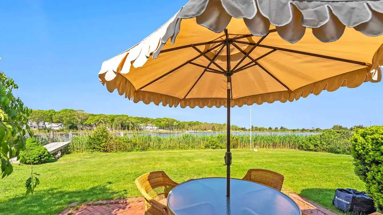 Cozy Waterfront Cottage for Rent