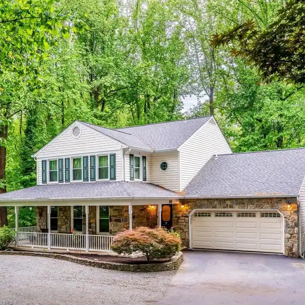 LOVELY COLONIAL ON A PRIVATE ACRE