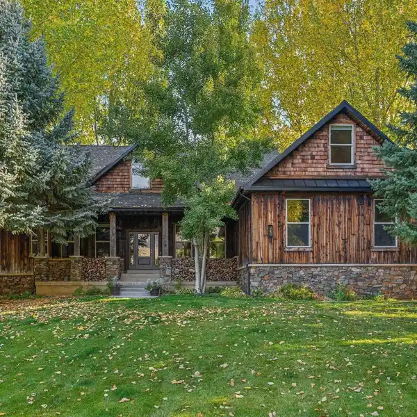 REMARKABLE ESTATE IN EDEN