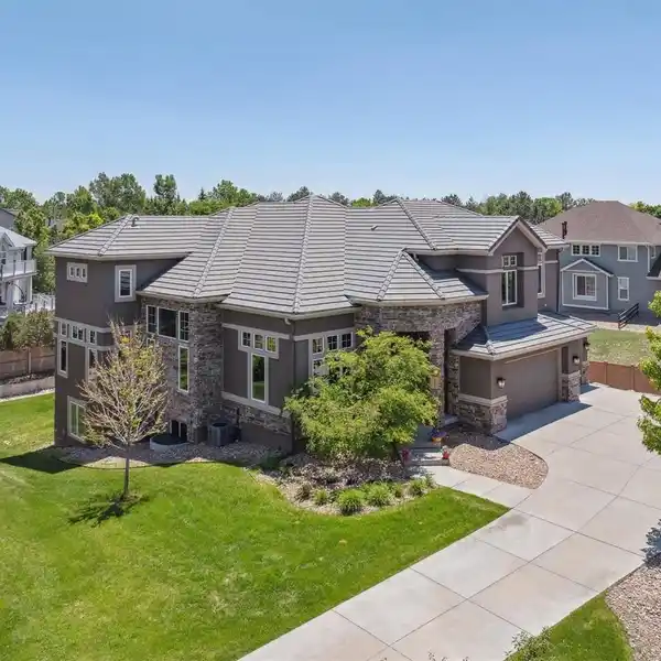 GRAND HOME ON A PEACEFUL CUL-DE-SAC