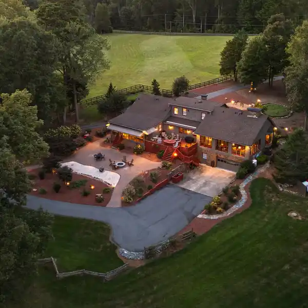 UNIQUE 22-ACRE EQUESTRIAN ESTATE