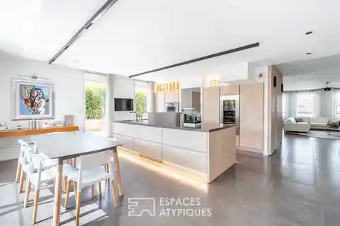 Spacious Contemporary Apartment with Two Terraces