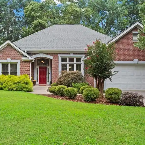 ONE-LEVEL CHARMER TUCKED INTO QUIET NEIGHBORHOOD