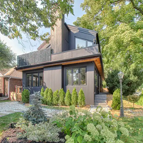 SUNLIT GEM IN THE HEART OF SUNNYLEA