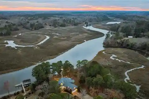 Breathtaking Estate with James River Access