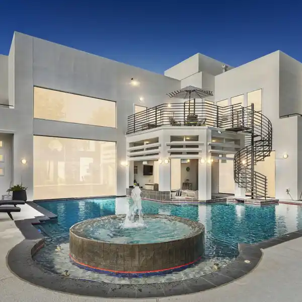 BEAUTIFUL CONTEMPORARY HOME WITH WOW FACTOR