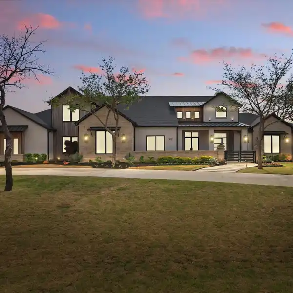 MODERN MID-CENTURY RANCH HOME