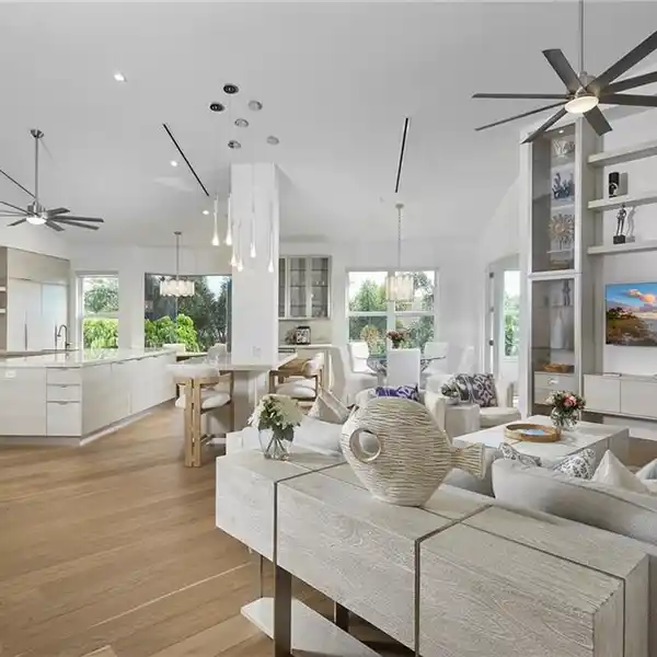 SPACIOUS COMPLETELY RENOVATED CONDO IN COLONADE