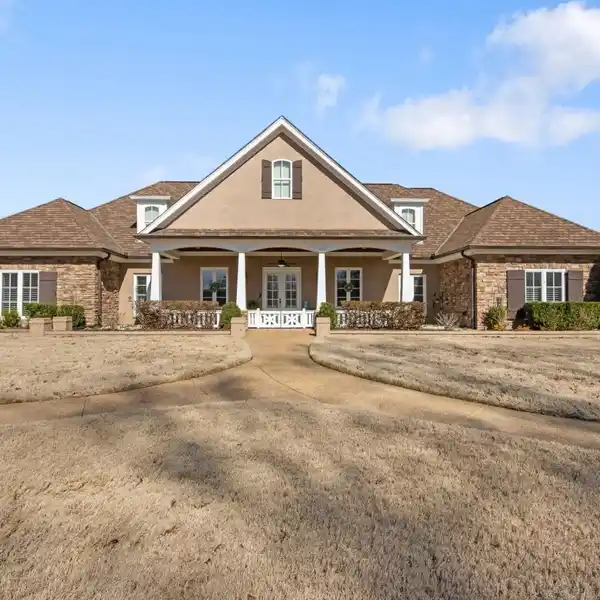 CUSTOM SINGLE-STORY STUNNER ON 3.5 ACRES