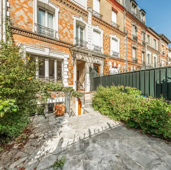 STUNNING 1920'S PROPERTY ON A PEACEFUL STREET