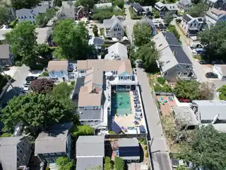 Charming West End Condo Near Beaches