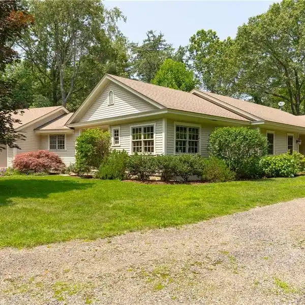 GRACIOUS COUNTRY RETREAT ON OVER 25 ACRES