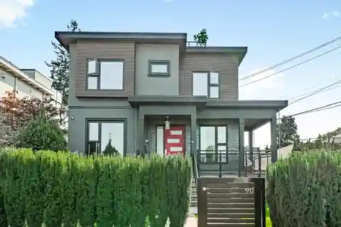 Stunning Contemporary Home Offering Spectacular Views