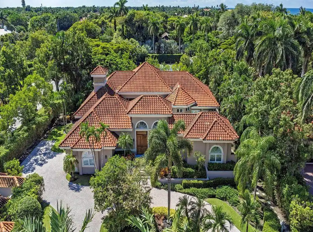 Meticulously Maintained Custom Home in Gordon Drive Estates